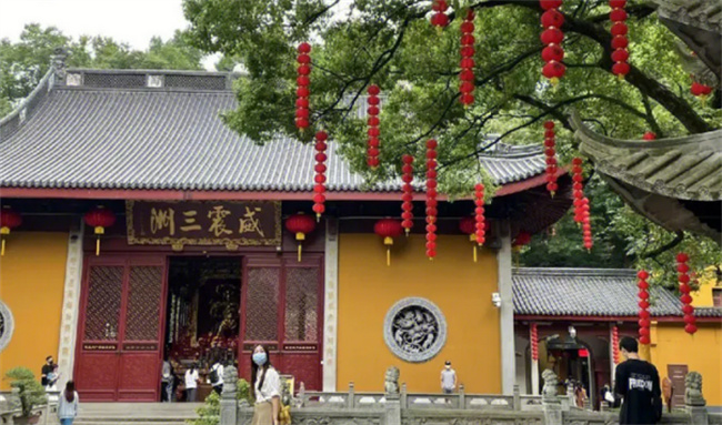 灵隐寺除夕夜对外开放免费吗，开放到几点 