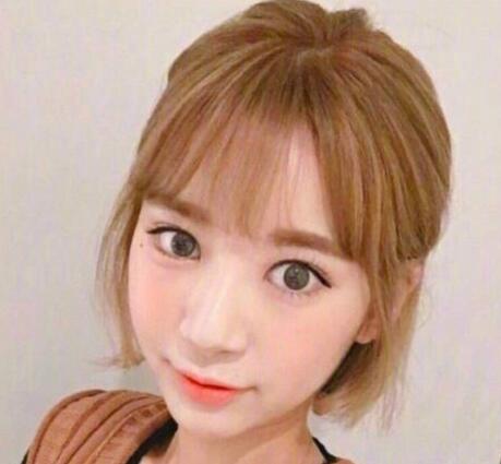 甜美女生超爱的韩式短发空气刘海发型