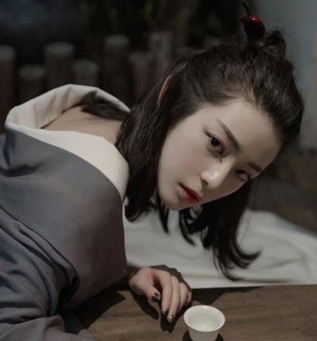 2024年流行什么扎发 中长发女生必备的扎发发型