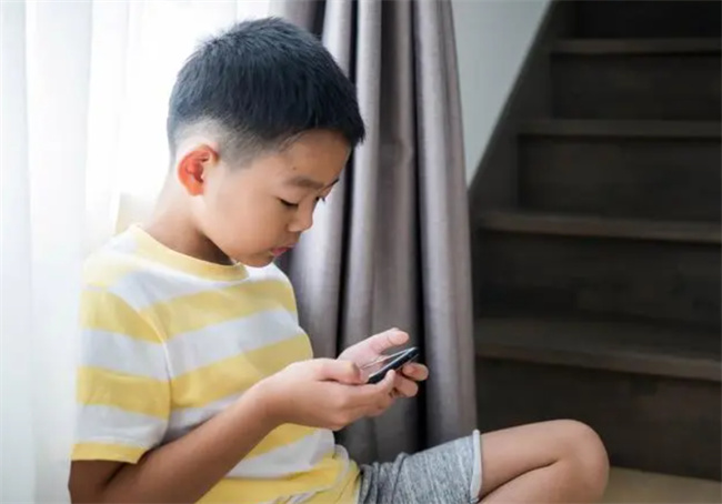 如何让孩子主动放下手机 