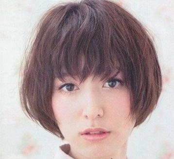 微胖女孩适合什么发型 优雅甜美荷叶头发型是首选