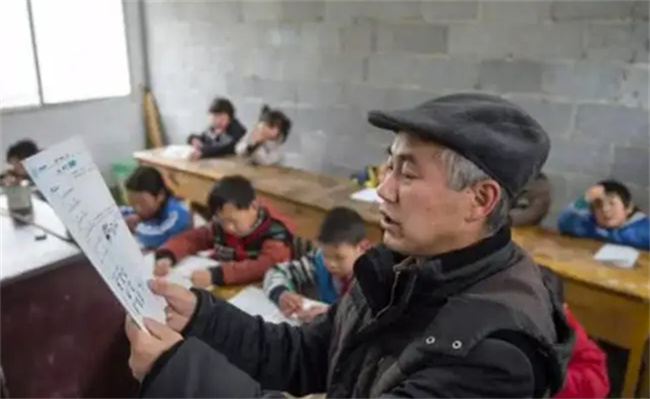 为什么建议返聘65岁以下退休教师 