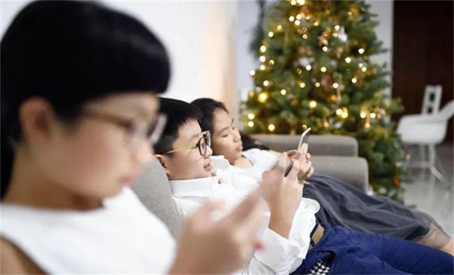 孩子带手机去学校好不好 