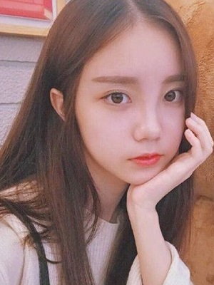 什么发型好打理又好看  中长发很撩人
