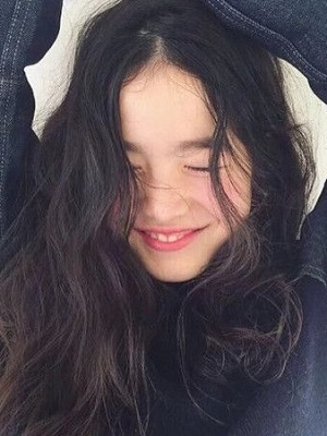 什么发型好打理又好看  中长发很撩人