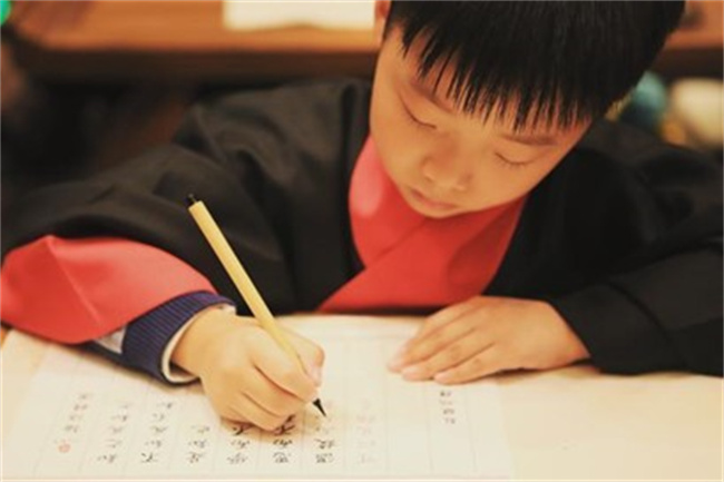 孩子写字丑要怎么教育 