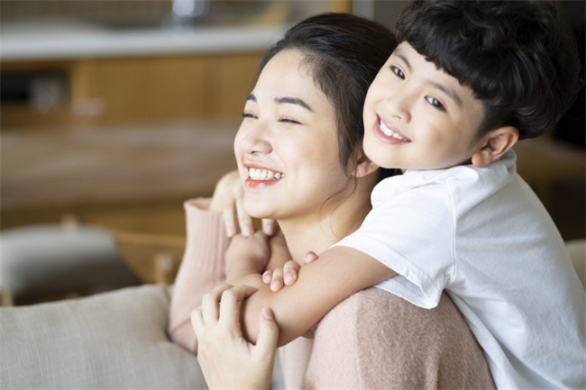 孩子长大有无出息吃饭时一个小动作就能看出来吗 