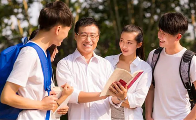 学生联名举报导师背后 导生关系为何出现异化 