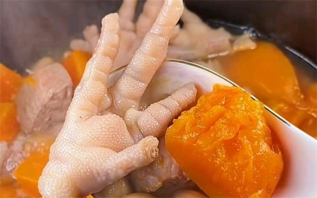 胡萝卜鸡爪汤的营养及功效，胡萝卜鸡爪汤的做法 