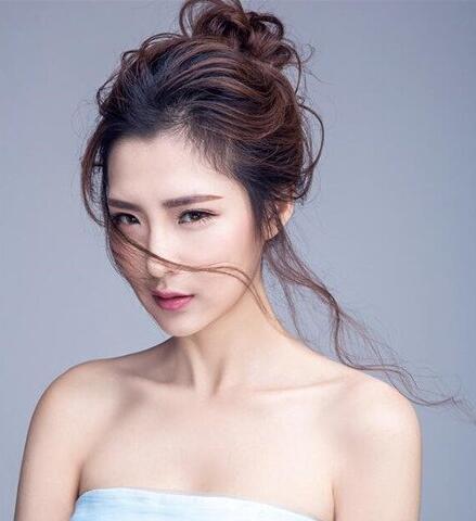 脸大发际线高女生适合的优雅显气质盘发发型