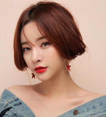 脸大发际线高女生适合的优雅显气质盘发发型