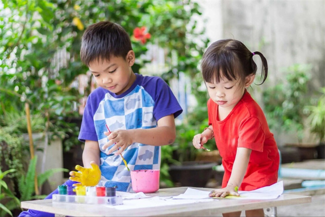 小学生一直玩和一直上培训班有区别吗 