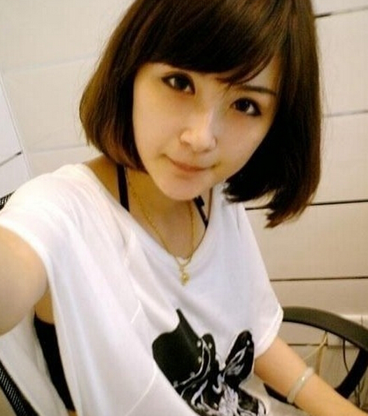 夏季清纯女生短发发型设计 更是凸显清纯可爱感