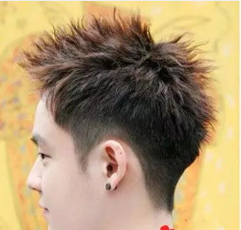 头发硬的男生适合什么发型  2024潮流男短发发型