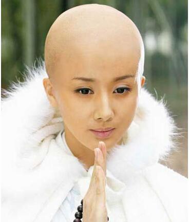 剃了光头的女人都后悔  女人剃光头的新故事