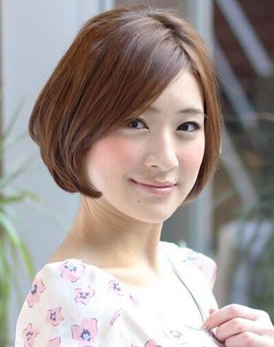 梨形脸女生适合的短烫发发型