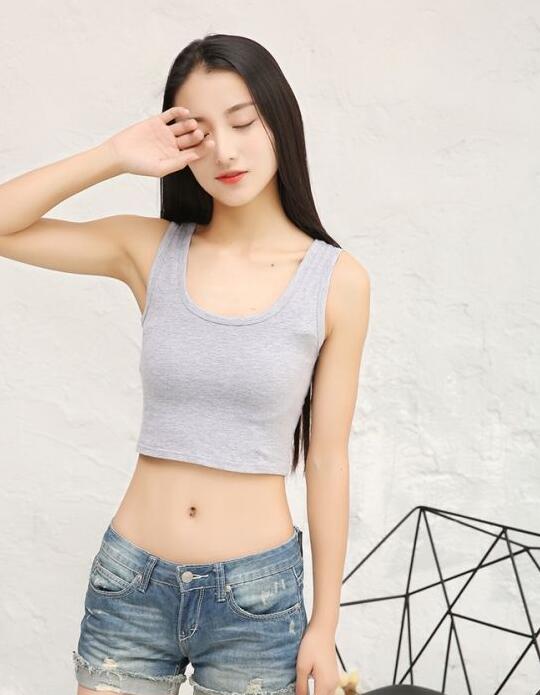 20岁女生适合的清新中分直发发型