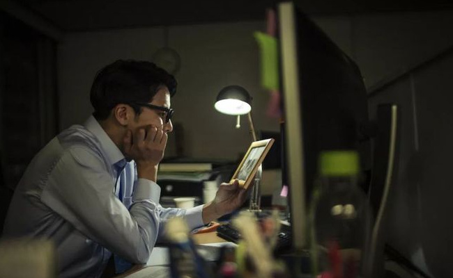 线下不定时工作就得线上不定时加班，合理吗 