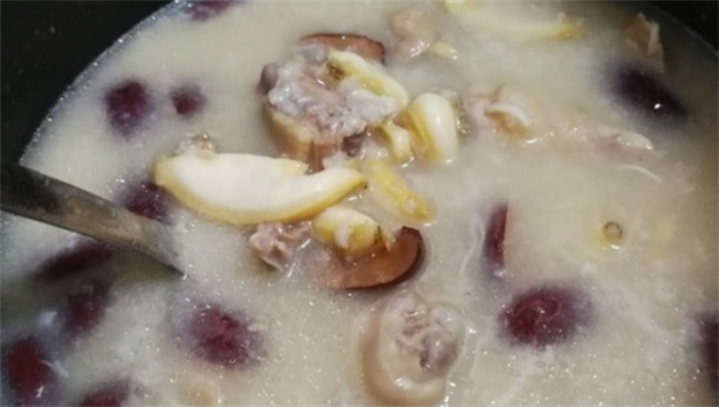 鲍鱼鸡煲粥怎么做，鸡肉和哪个菜搭配最好 