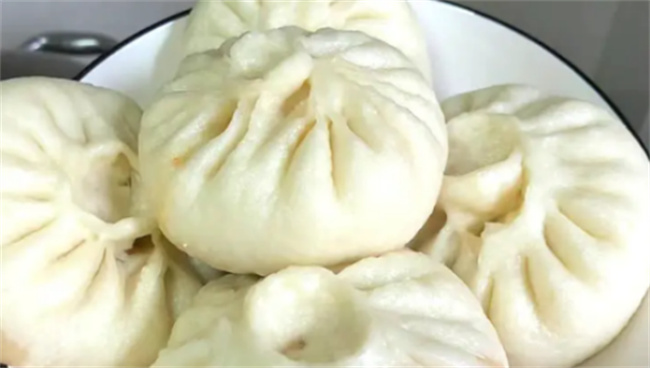夏日美味：清爽蒸豇豆猪肉馅包子 