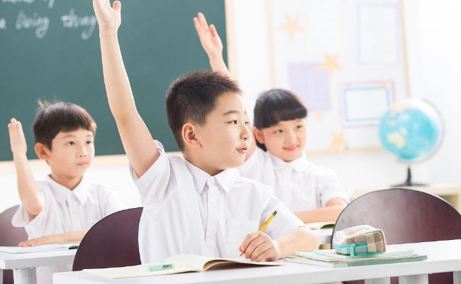 家长如何帮助孩子摆脱手机依赖症 
