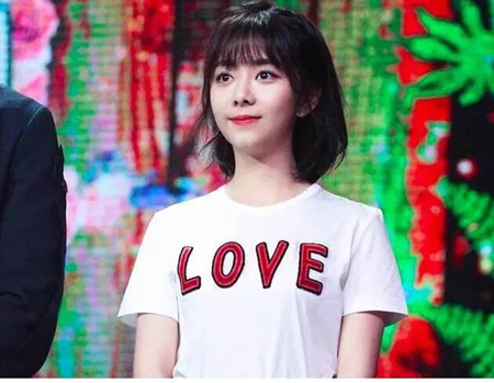 谭松韵的发型叫什么 谭松韵短发怎么扎丸子头图解