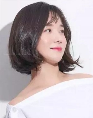 适合大脸女生齐肩烫头发短发