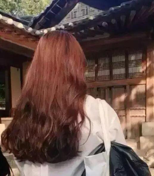 最新流行的烟花烫时髦发型
