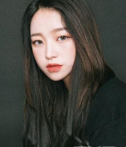让你秒变高颜值美女的中长卷发发型