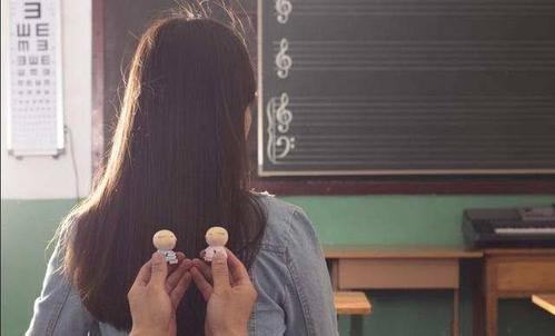 男生见到暗恋女生会怎样 男生见到暗恋女生的反应