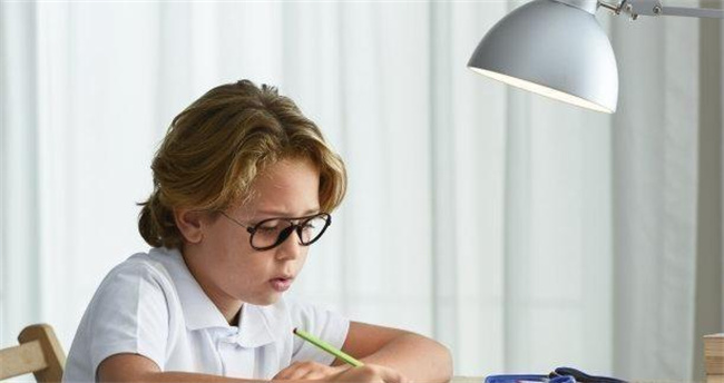 孩子放学后先玩还是先写作业呢 