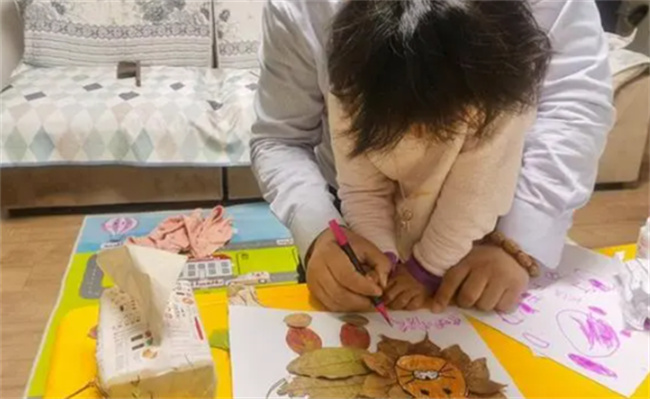 亲子作业成家长内卷战场，合理吗 