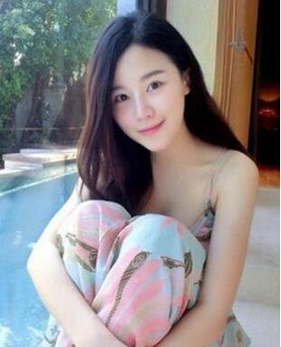 高额头长脸女生适合的刘海发型