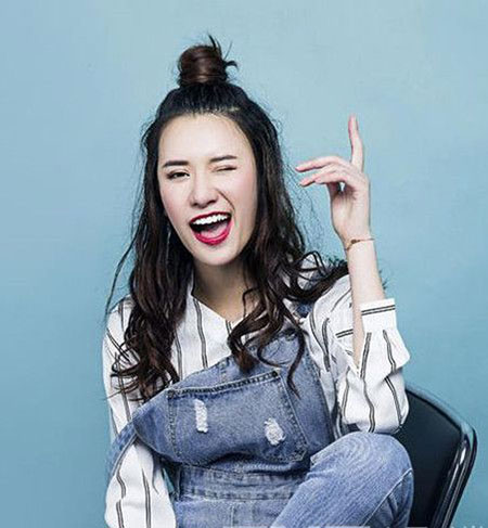 无刘海半扎丸子头 清爽露额也蛮不错