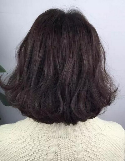 小脸头发少妹子适合的最新空气烫短发发型