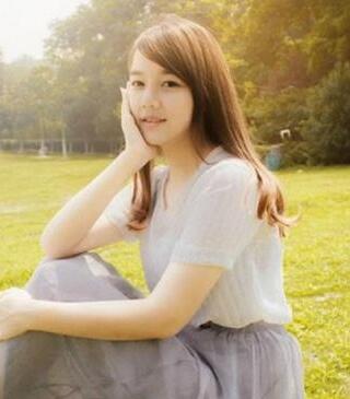高额头长脸女生适合的刘海发型