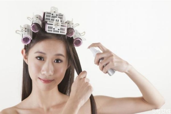 头发漂过怎么恢复黑色 漂过的头发染黑色多久掉色