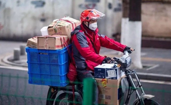 新规实施已三个月，怎样让快递送上门更好实现 
