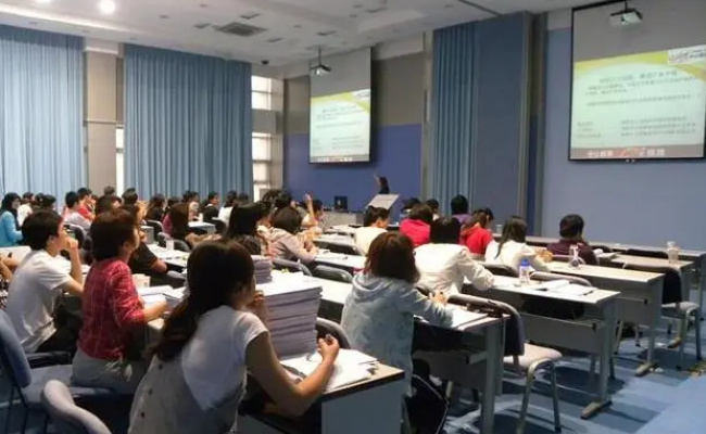 培训机构卷款跑路多发，要如何加强监管 