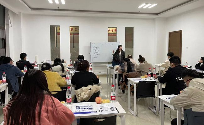 培训机构卷款跑路多发，要如何加强监管 
