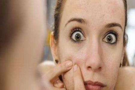 为什么会产生粉刺？脸上长粉刺是什么原因？