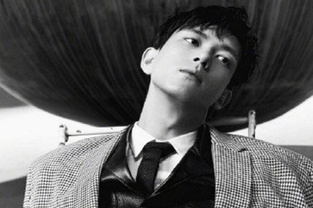 李现登《Dazed》英国母版杂志大片，眼神犀利霸气十足