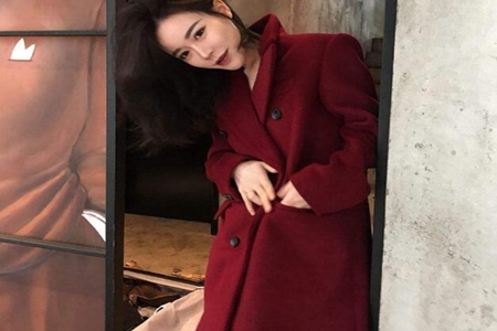 四十岁的女人怎么穿衣搭配，这三种颜色还是少穿搭很显土