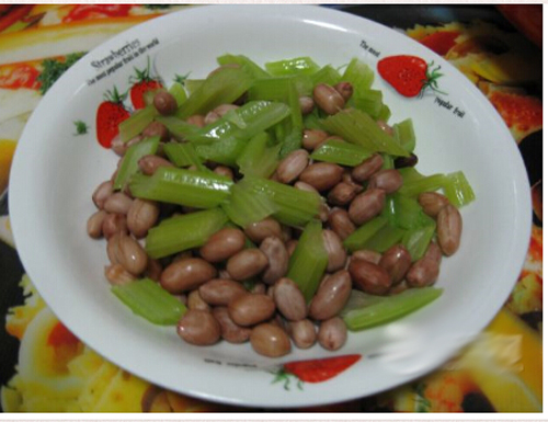 芹菜花生米凉菜怎么做 芹菜与花生米凉菜做法
