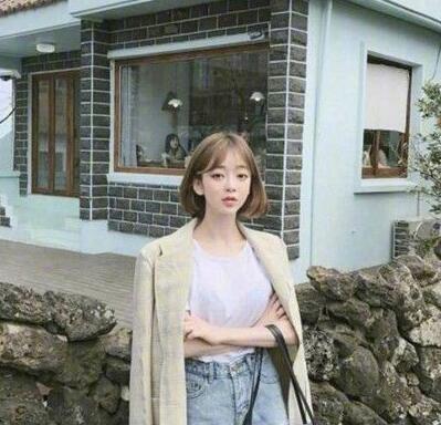 甜美女生超爱的韩式短发空气刘海发型