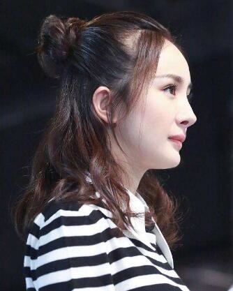 中长发怎么扎丸子头 中长发丸子头简单扎法
