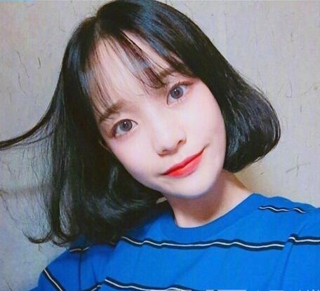 甜美女生超爱的韩式短发空气刘海发型