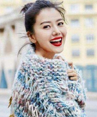 中长发怎么扎丸子头 中长发丸子头简单扎法