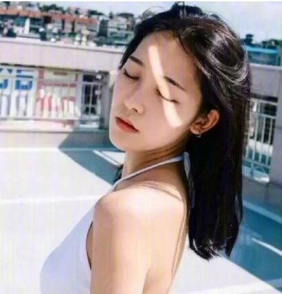女生中长发夏天2024流行款 你看了都想剪
