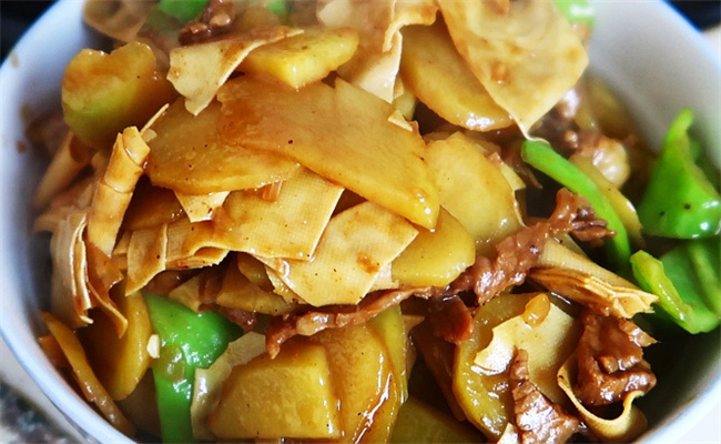滑子蘑炖土豆条怎么做，滑子蘑炖土豆条有哪些做法 